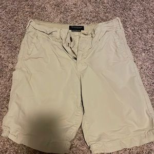 American Eagle men’s khaki shorts